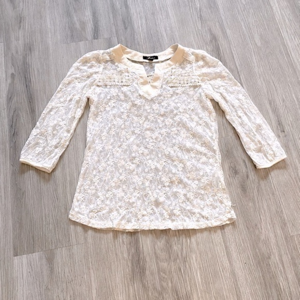 MONTEAU size small women’s pretty sheer lace top. 3/4 sleeve.